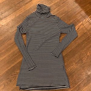 Super Cute Stretchy Tunic - Large - Black and White